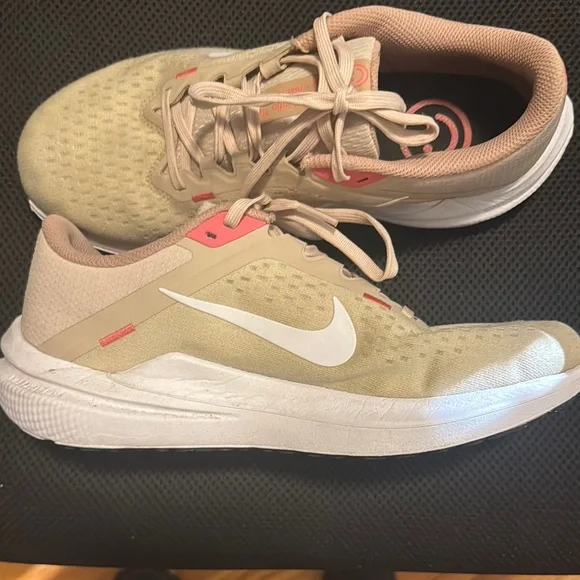 Nike Tan and White Running Shoes - Picture 4 of 9